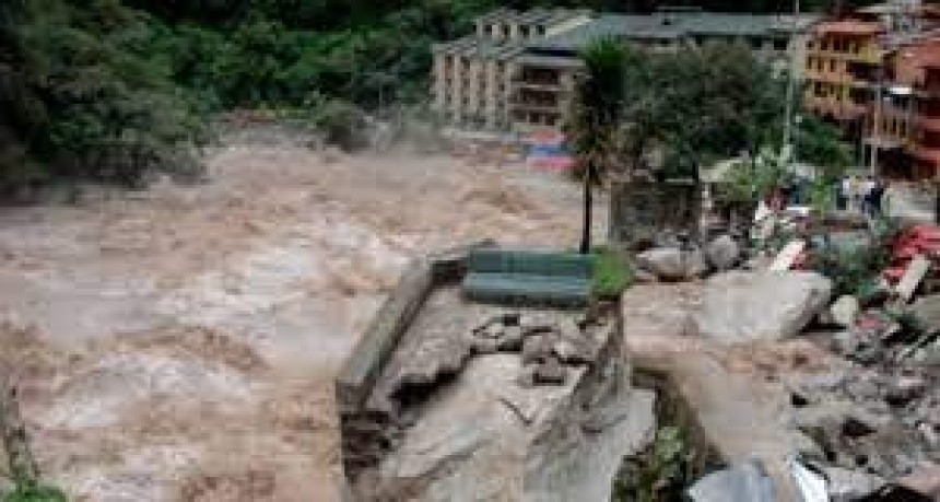 Casi 900 evacuados en Machu Picchu tras lluvias e inundaciones en Perú