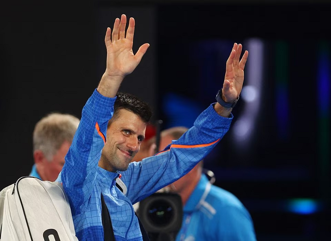 Djokovic se encoge de hombros ante el drama de su padre para llegar a la décima final del Abierto de Australia