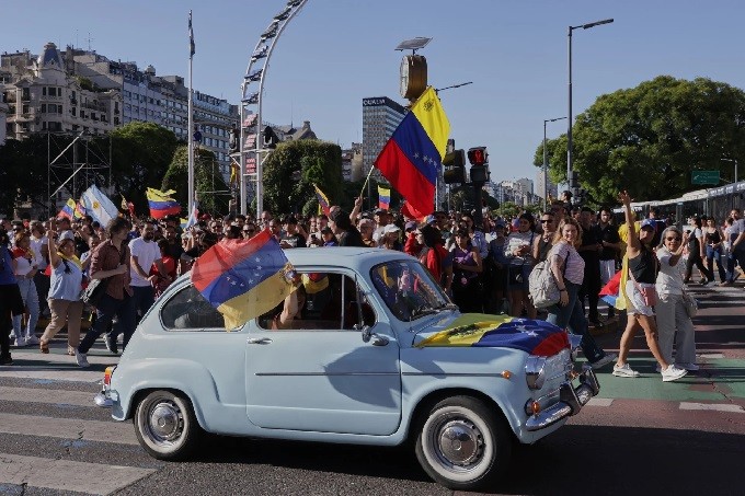 EMBAJADA DE EEUU EN ARGENTINA, CHILE Y MADRID PROTESTAS POR EL ATAQUE DE EEUU 