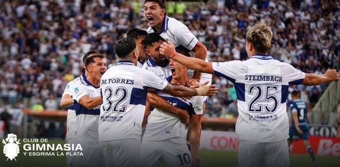 RACING SE VIO SORPRENDIDO POR GIMNASIA Y ESGRIMA LA PLATA PERDIO 2-1 EN EL DEBUT 