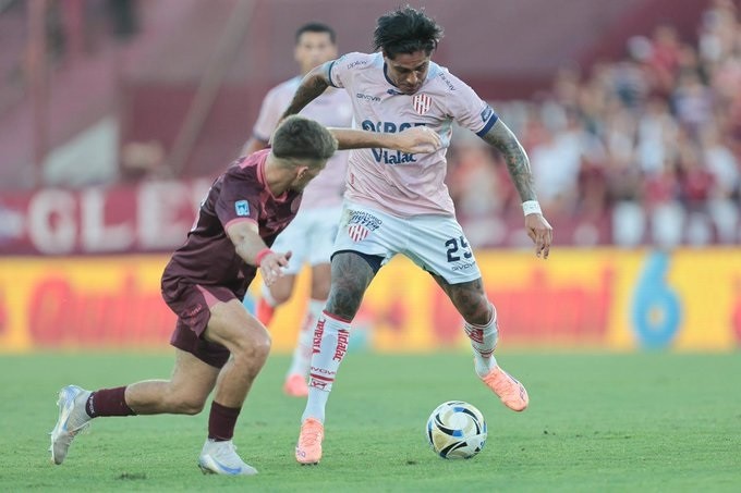 UNIÓN DESPERDICIO SU BUEN MOMENTO EN EL PT Y CAYO DERROTADO ANTE LANÚS 2-1