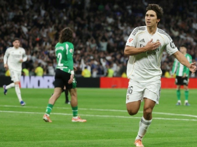 Real Madrid derrota 5-1 al Betis con triplete de Gonzalo