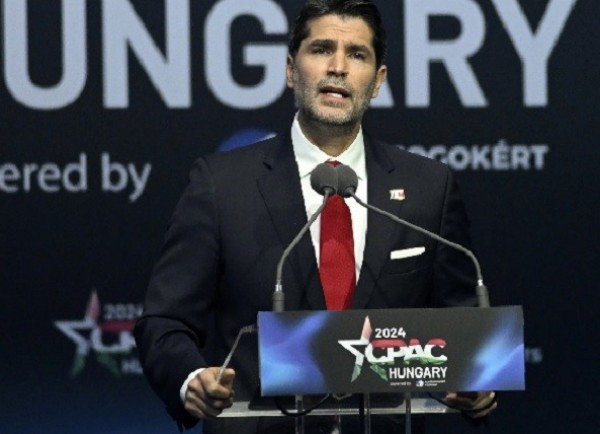 ONG critica censura previa de la entrevista al actor Eduardo Verástegui