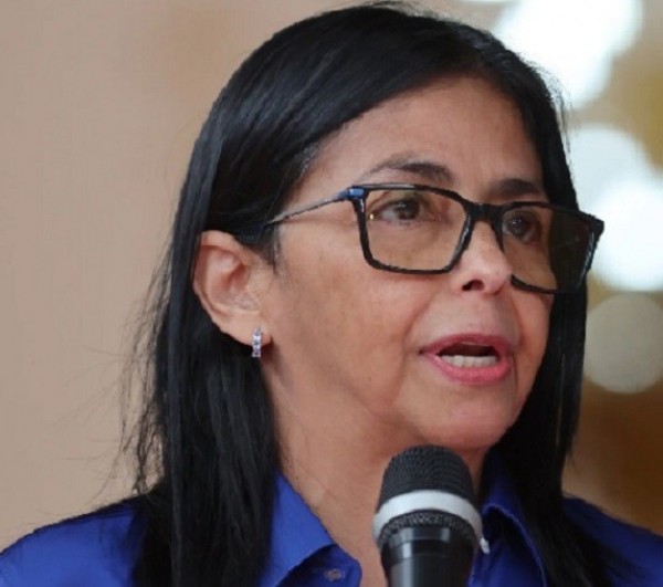 Delcy Rodríguez se reúne con gobernadores y alcaldes venezolanos tras asumir el poder