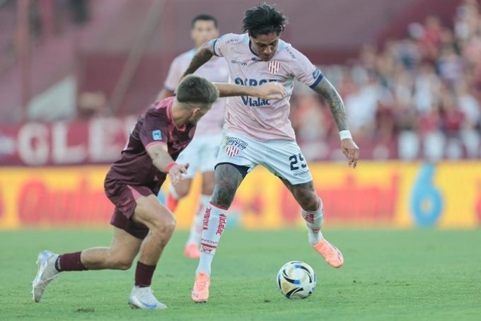 UNIÓN DESPERDICIO SU BUEN MOMENTO EN EL PT Y CAYO DERROTADO ANTE LANÚS 2-1