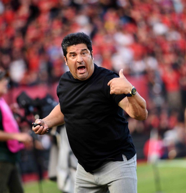 A MARCELO SARALEGUI LO OBLIGARON A RENUNCIAR EN EL CLUB ATLETICO COLÓN Y YA ESTA GOROSITO