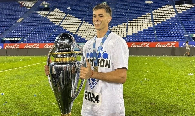 VALENTIN GOMEZ TIENE UN SOLO CAMINO VOLVER A ENTRENAR A VÉLEZ 