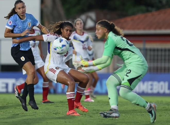 SUB 20 FEMENINA: Con dobletes de la paraguaya Martínez y la venezolana Hernández se puso en marcha