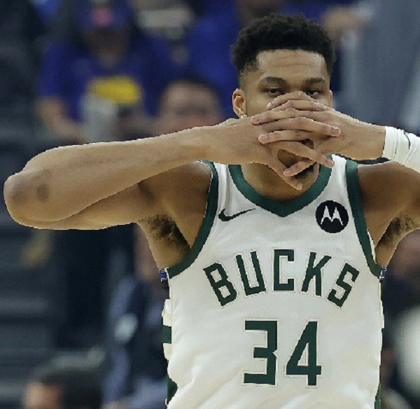 NBA: Antetokounmpo anuncia su continuidad en Milwaukee con guiño a El lobo de Wall Street