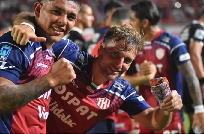 UNIÓN TUVO SU DIAZ DE GLORIA Y GOLEO 4-0 A GIMNASIA MENDOZA 