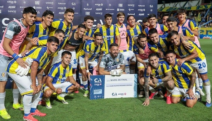 ROSARIO CENTRAL PASEO SU FÚTBOL POR SANTA FE CON DI MARIA