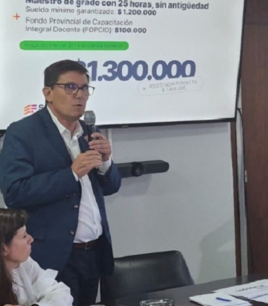 Goity: Ning&uacute;n maestro de grado con 25 horas semanales sin antig&uuml;edad va a ganar menos de $ 1.300.000 en SANTA FE