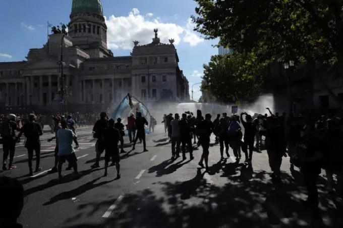 Incidentes en la marcha contra la reforma laboral: al menos 16 detenidos tras enfrentamientos con la Polic&iacute;a