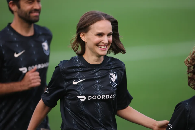 Natalie Portman quiere hacer historia con su equipo de fútbol femenino
