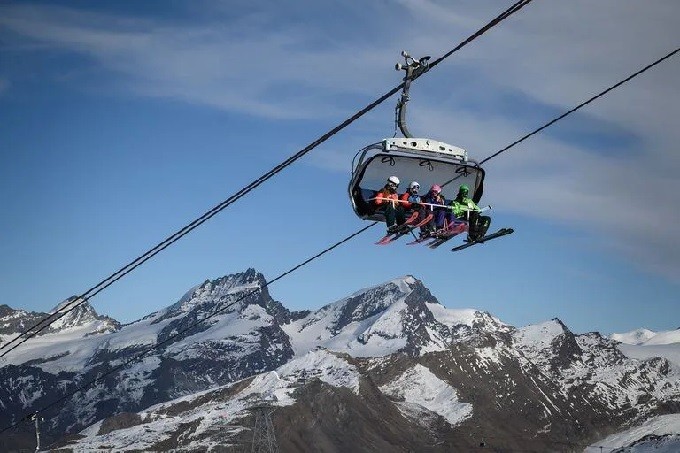 Alpes suizos: cinco esquiadores que estaban desaparecidos desde el sábado fueron hallados sin vida