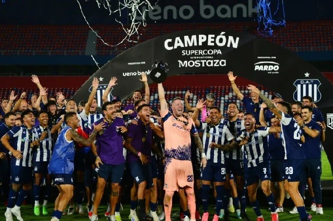 TALLERES HUMILLO AL RIVER DE GALLARDO Y FUE UN DELIRIO PARAGUAY Y CÓRDOBA 