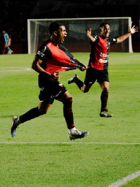 COLÓN EMPATO CON FERRO 1-1 Y PREOCUPA