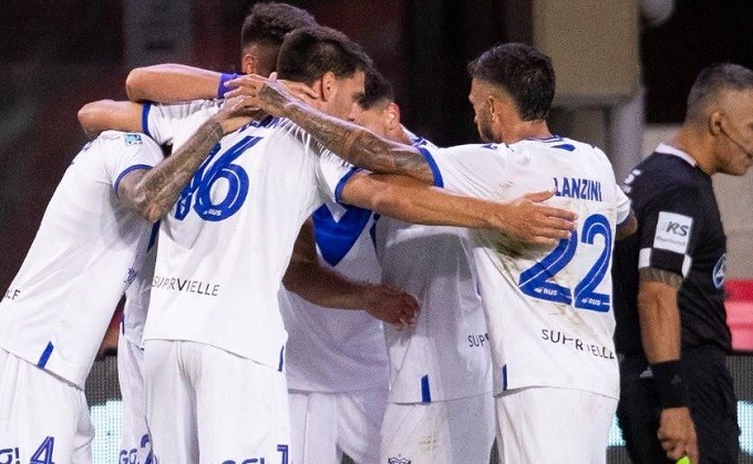 LIGA PROFESIONAL: V&Eacute;LEZ TUVO UNA IMPORTANTE VICTORIA Y ES UNICO LIDER 