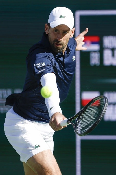 Djokovic despierta a tiempo contra Majchrzak 