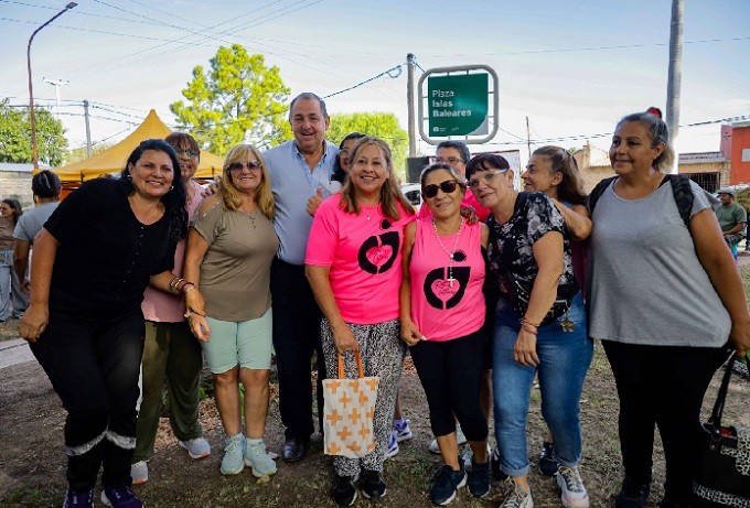 Poletti inaugur&oacute; la puesta en valor de la Plaza Islas Baleares junto a los vecinos de Santa Rita II