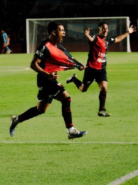 COL&Oacute;N EMPATO CON FERRO 1-1 Y PREOCUPA