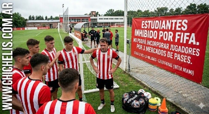Estudiantes de La Plata, Inhibido por la FIFA y ante una Crisis de Mercado