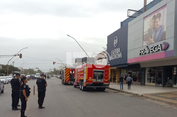 Se incendió un depósito de la Feria Argentina en Aristóbulo del Valle