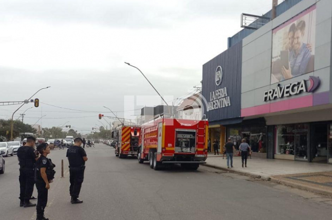 Se incendió un depósito de la Feria Argentina en Aristóbulo del Valle