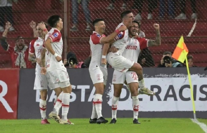 Huracán deslumbra y Mushuc Runa tumba a Cruzeiro en la Sudamericana