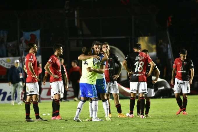 CLUB ATLETICO COLÓN, LOS HINCHAS YA DECIDIERON, LOS DIRIGENTES TIENEN TANTA LENTITUD COMO EL EQUIPO 