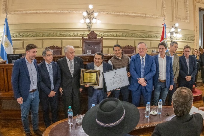 El Senado realiz&oacute; homenajes a referentes de la medicina y la tradici&oacute;n