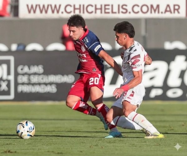 Estudiantes alcanz&oacute; la cima con un zarpazo ag&oacute;nico ante Uni&oacute;n