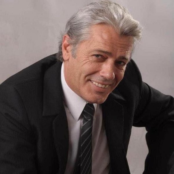 SILVESTRE Y UN MANO A MANO DIFERENTE Y ORIGINAL CON CHICHE LIS 