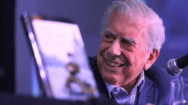 Entre Borges, Pérez Galdós y la promesa de una nueva novela, Vargas Llosa cautivó en la Feria 