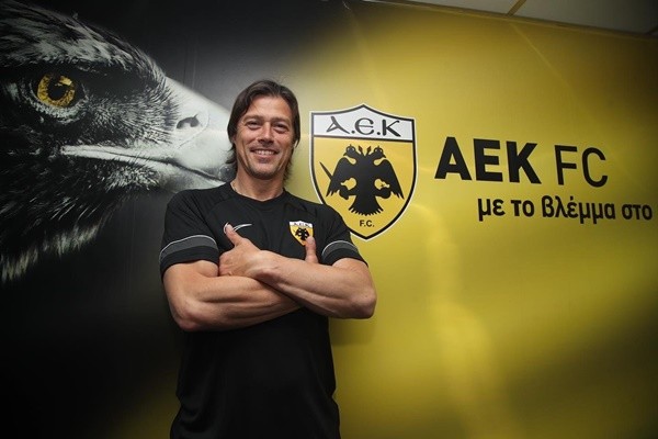 Almeyda fue presentado como nuevo DT del AEK de Grecia y recordó a River