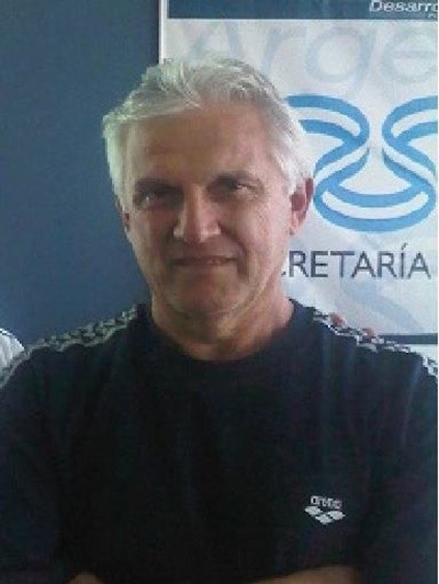 Raúl Strnad: Cada vez nos dan menos tiempo para entrenar natación en Gimnasia y Esgrima de 4 de enero