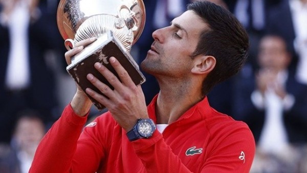 Djokovic gana el Abierto de Italia y reclama su primer título en más de seis meses