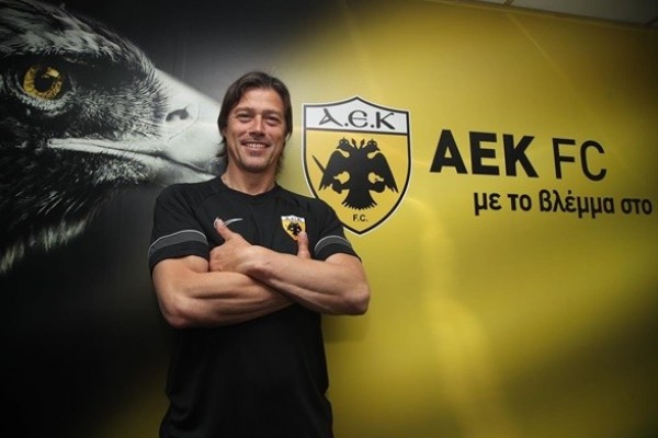 Almeyda fue presentado como nuevo DT del AEK de Grecia y recordó a River