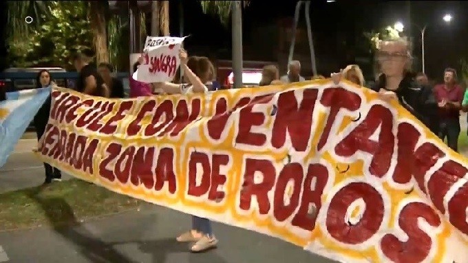 Rosario: En medio de una marcha por seguridad, intentaron robar y amenazaron con armas