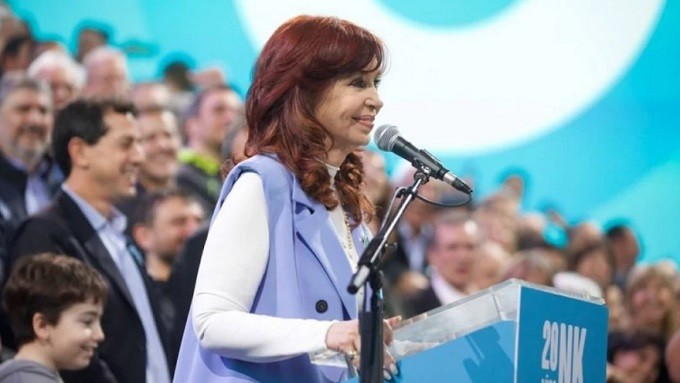 Desde Plaza de Mayo y sin hablar de candidaturas, Cristina Kirchner cuestionó a la Corte: Es un mamarracho indigno
