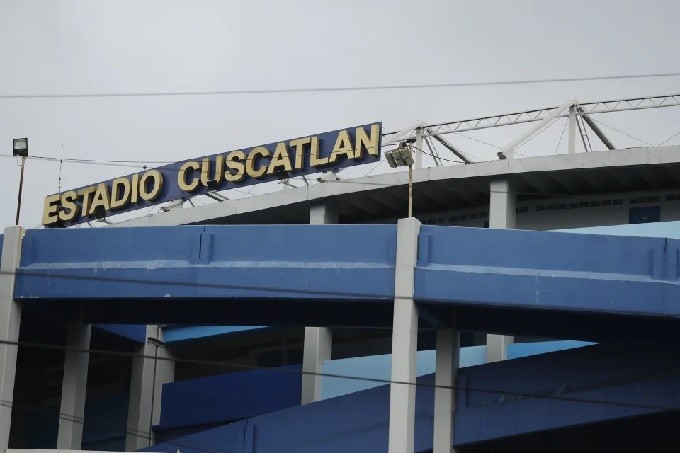 Allanan oficinas del Alianza y de estadio por muerte de 12 aficionados en El Salvador