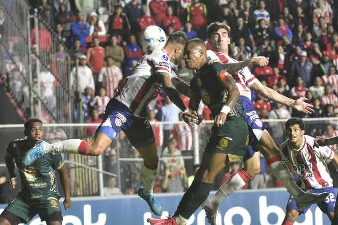 UNIÓN COPA SUDAMERICANA SUMO UNA NUEVA FRUSTRACIÓN AL CAER DERROTADO EN SU ESTADIO 
