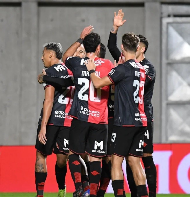 Newell’s le ganó a Defensa y Justicia por 2 a 0 y está en octavos de final de la Copa Argentina, pese a los incidentes