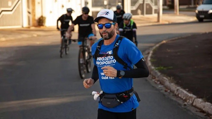 Qué pasó con el corazón de un hombre que corrió 366 maratones consecutivas