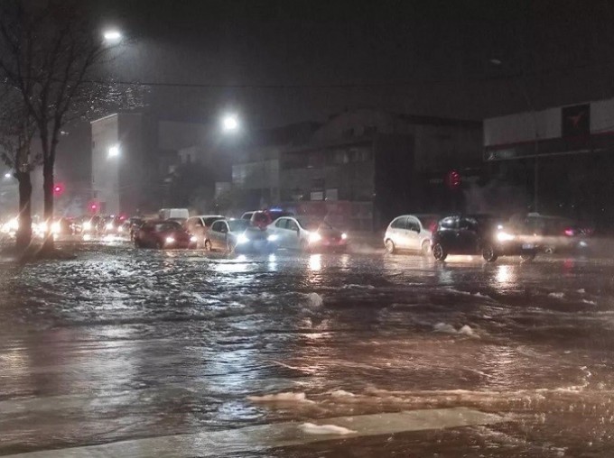 Temporal de lluvia y viento provocó anegamiento de calles en Mar del Plata