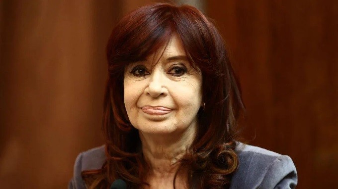 CRISTINA KIRCHNER LA CORTE SUPREMA LO CONDENO POR 6 AÑOS, Y PROHIBICIÓN DE POR VIDA A CARGOS PUBLICOS 