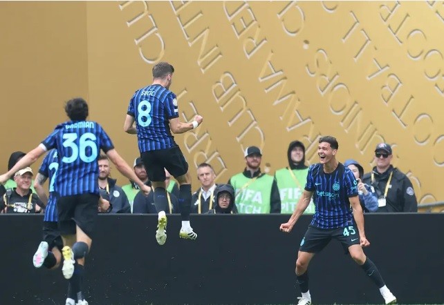 Los argentinos Lautaro Martinez y Carboni salvan al Inter