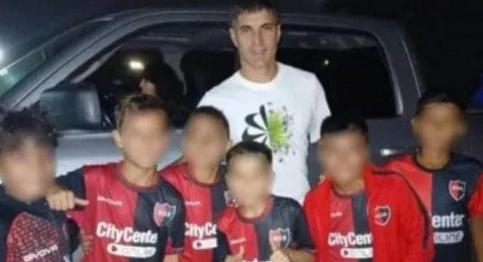 Newell's verguenza dan los dirigentes separando a los nenes de 9 años que se sacaron una foto con Malcorra 