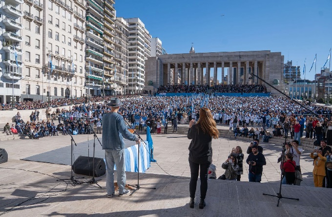 D&iacute;a de la Bandera: Abel Pintos cerrar&aacute; la fiesta frente al recuperado Monumento