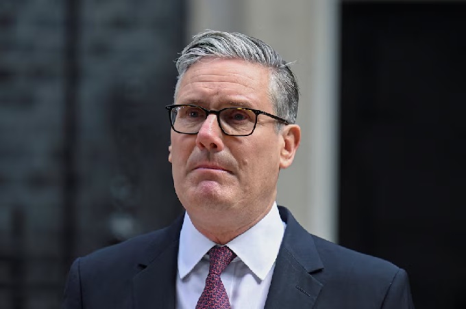 El primer ministro brit&aacute;nico, Starmer, dimite, allanando el camino para una transferencia de poder ordenada